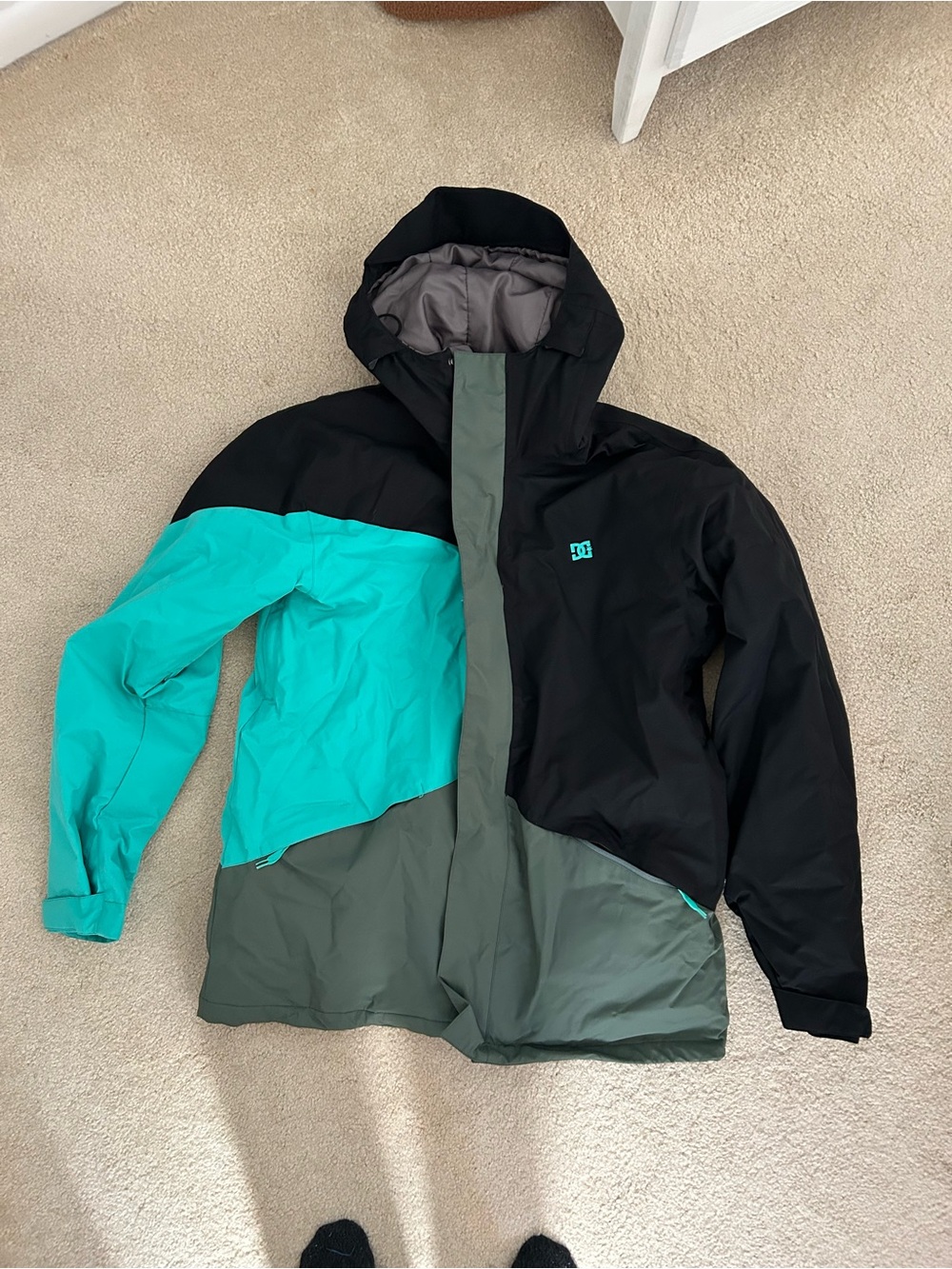 NWT DC Snowboard Jacket in Gray and Black